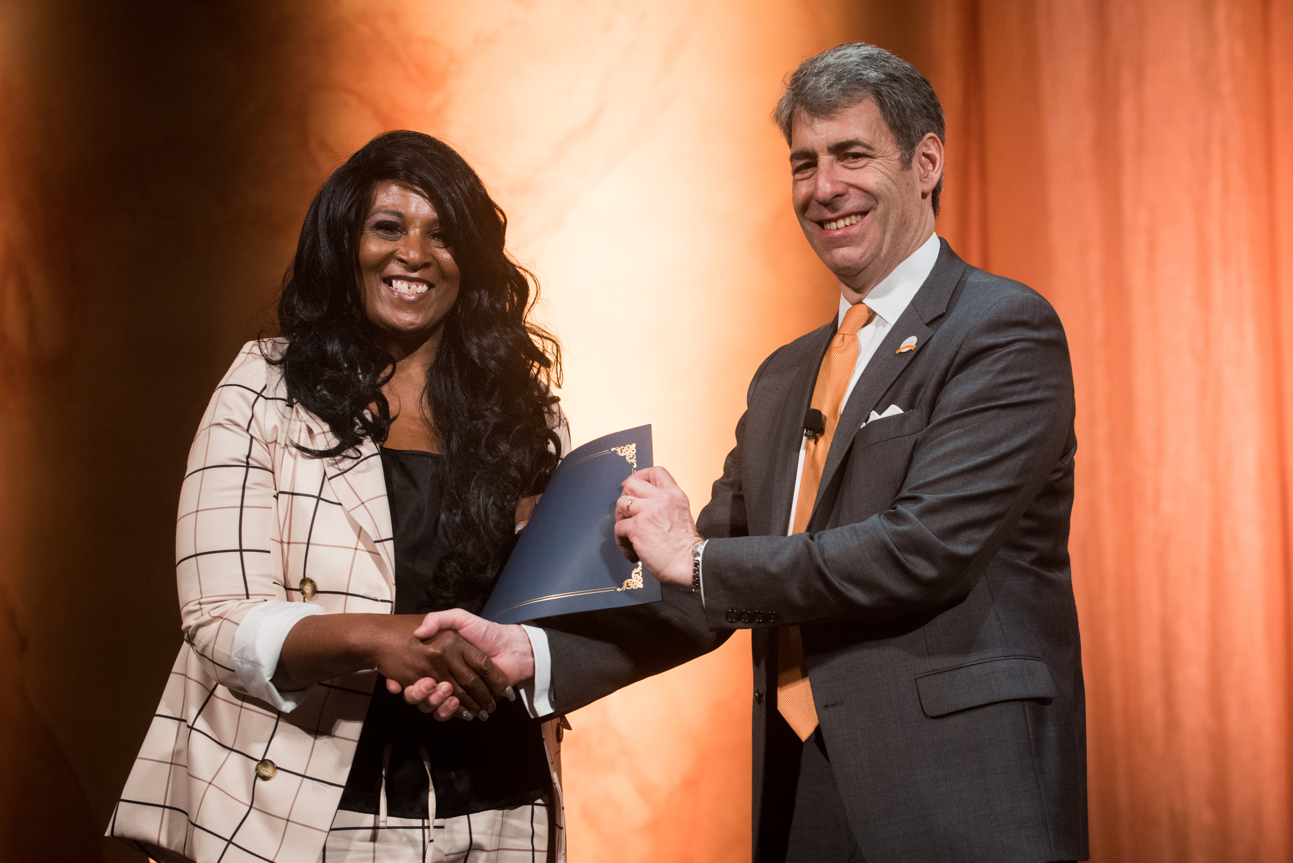 Jon Horowitch (right) presents 2022 Leadership Award to Donna Chase (left)