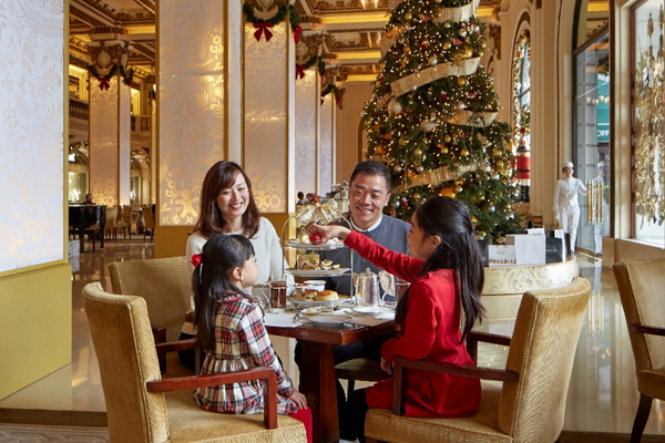 An asian family for 4 has afternoon tea at the Peninsula Beverly Hills