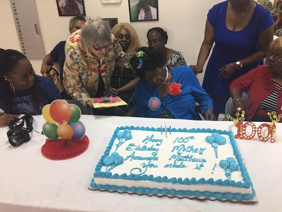 100 bday cutting cake