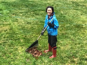 Harbor Covenant Church Volunteers raking